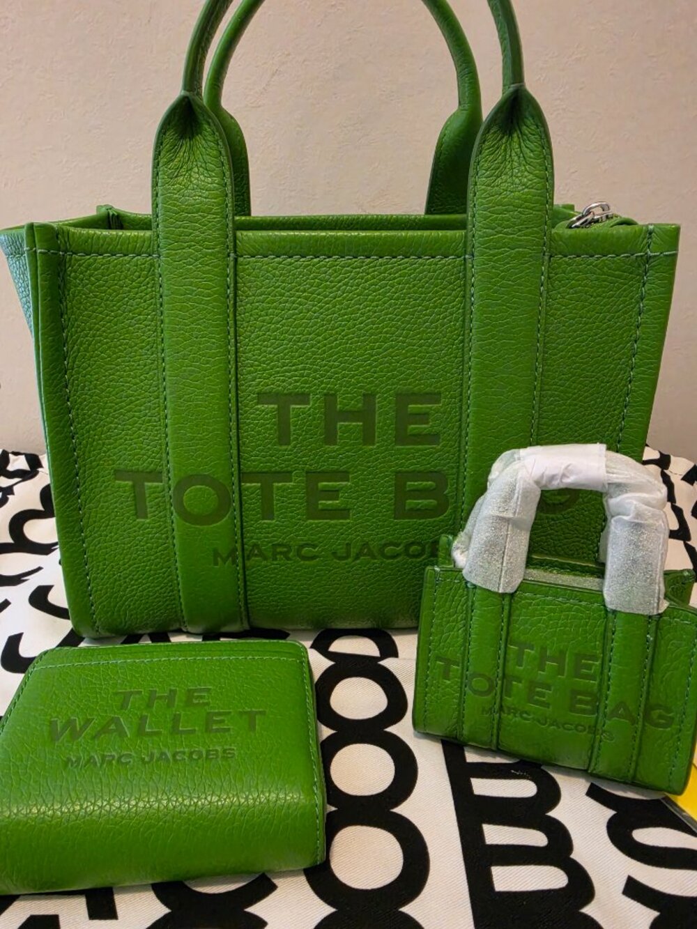 Marc Jacobs Small Leather Green Tote Crossbody w/ Matching Wallet & Tote Charm